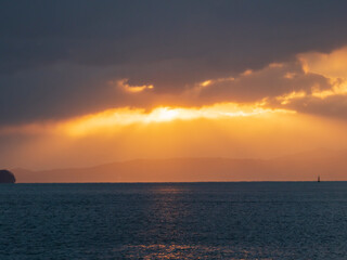 Obraz premium 呉市警固屋からの朝日