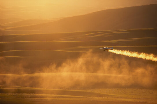 Small plane topdressing farmland