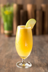 Fresh orange juice décor with sliced green apple