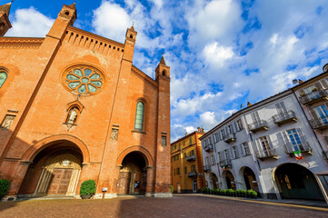 Fototapeta na wymiar San Lorenzo Cathedral under beautiful sky in Piedmont, Northern Italy.