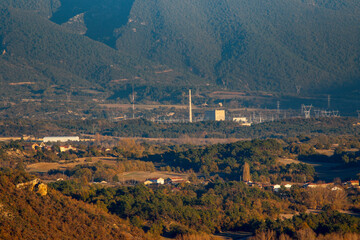 Valle de Tobalina Burgos), central nuclear de Sta. María de Garoña al fondo