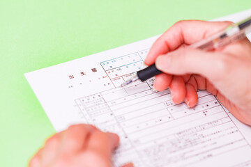 Japanese person write a birth certificate