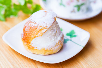 マリトッツォ　スイーツパン　【 流行 の 洋菓子 】