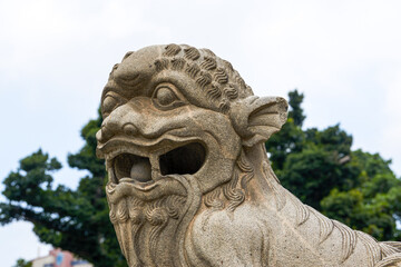 Obraz premium A close-up of a stone lion in the Chen Clan Temple in Guangzhou, stone carving art