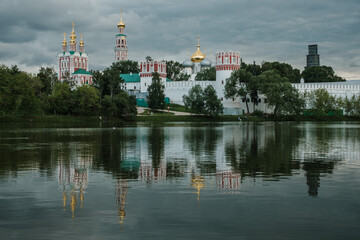 Fototapeta na wymiar View of the Novodevichy Convent across the pond