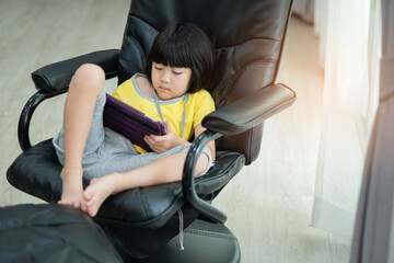 kid is addicted to tablet, little girl playing smartphone, kid use telephone, watching cartoon