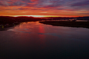 Naklejka premium High cloud covered winter sunrise waterscape