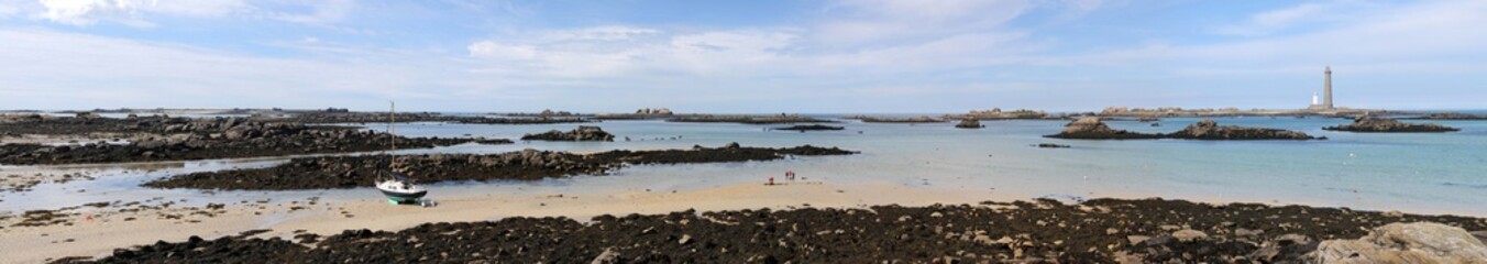Le phare de l'Île Vierge dans les abers en Pays Leon dans le Finistère Bretagne France	