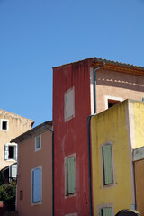 Bunte Häuser in Roussillon, Provence