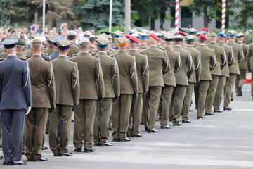 Promocja na stopień oficerski w wojsku polskim akademia wojsk lądowych wrocław. 