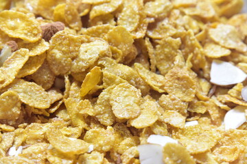 Cornflakes with fragrant almonds that can be easily eaten with milk