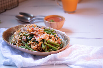 Dried sukiyaki - stir-fried vermicelli with vegetables and marinated pork