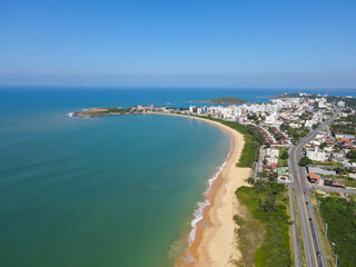 Fototapeta na wymiar view from the beach. Visão aérea de uma praia tropical no sul do Espírito Santo.