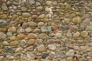 Mauer aus Feldsteinen