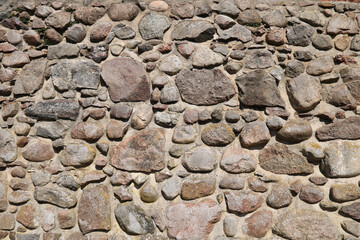 Mauer aus Feldsteinen