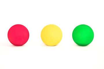 Semáforo, esferas de colores, verde blanco y rojo