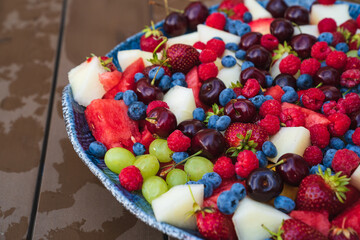 Fototapeta na wymiar assorted fruits and berries on a plate. summer harvest. 