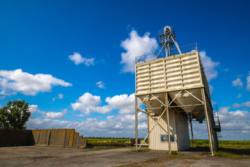 silo &agrave; grains