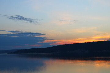 Fototapeta na wymiar Dark sunset over the river