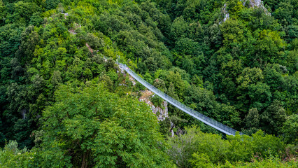Obraz premium top view of the Tibetan bridge of Laviano, Campania, Italy