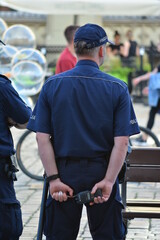 Policjanci na zabezpieczeniu zgromadzenia LGBT we Wrocław rynek - obrazy, fototapety, plakaty