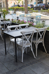 Fototapeta na wymiar cozy place. tables in an italian restaurant on the street
