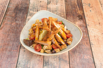 Crispy minced chicken breast salad with croutons, split cherry tomatoes and iceberg lettuce with sweet curry sauce.