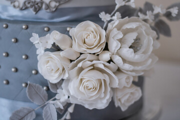 White Rose Decoration on Wedding Cake
