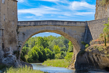 Fototapeta na wymiar Pont romain de Vaison-la-Romaine