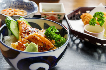 松島名物のアナゴ丼と牡蠣フライ