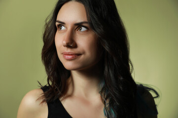 Naklejka premium Beautiful young woman with nose piercing on green background