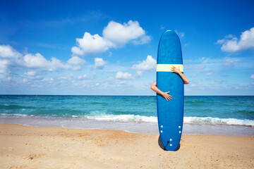 Man surfer hold surf board with hands, sea on back