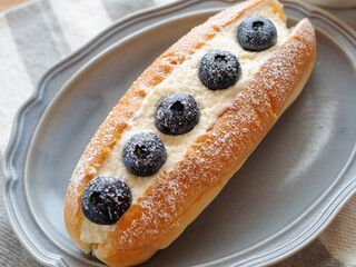 ブルーベリー入りのマリトッツォ