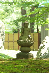 仏像と庭