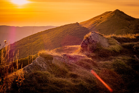 Zach&oacute;d słońca nad Połoniną Wetlińską | Bieszczady, Polska