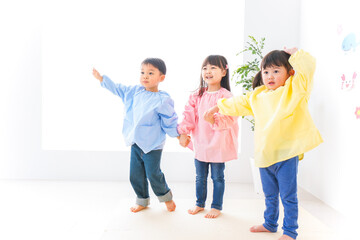 幼稚園・保育所・こども園で楽しく過ごす可愛い子供たち