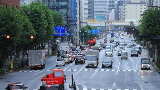 東京　夕方の道路　千代田区　雨の日