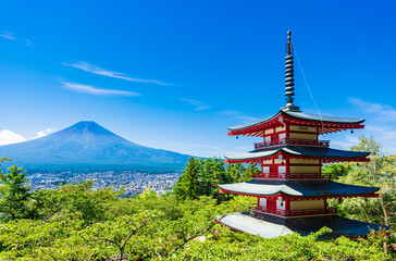 富士山と五重塔　新倉富士浅間神社