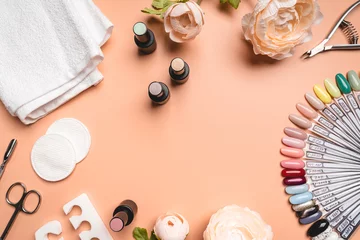 Foto op Canvas Set manicure tools en accessoires voor hardware manicure, nagellak en design op een roze achtergrond. Platliggend, bovenaanzicht met kopieerruimte. © petrrgoskov