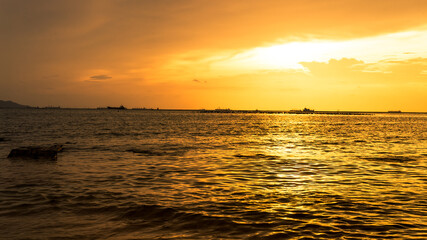The panoramic natural background of the atmosphere at the natural reservoir scenic area at various tourist attractions, allowing tourists to stop and take pictures during the trip.