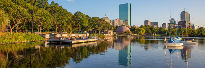 Naklejka premium peaceful afternoon in boston