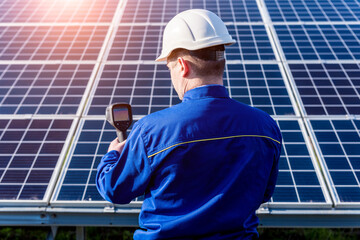 Inspector examination of photovoltaic modules using a thermal imaging camera