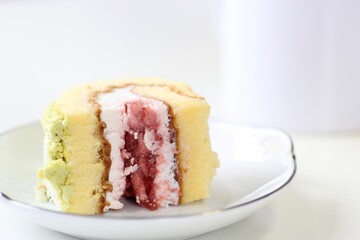 ロールケーキとコーヒー
