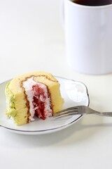 ロールケーキとコーヒー