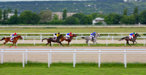 Horse race for the prize Oaks.
