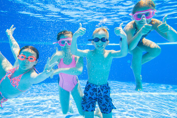  kids swimming  in pool - 444578982