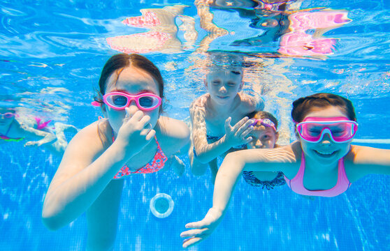  kids swimming  in pool