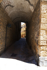 Volterra conserva un centro storico di origine etrusca, con rovine romane ed edifici medievali....