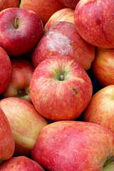 Fototapeta na wymiar close-up organic red apples in a market