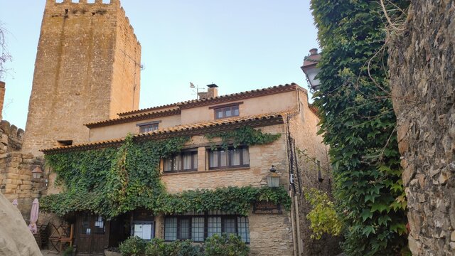 Casas de pueblos pueblos con encanto con flores